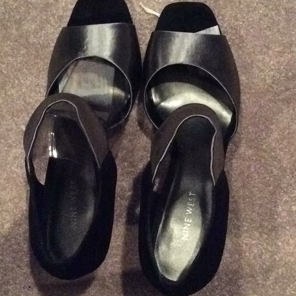 Nine west black suede heels, gray satin, new, 9.5 - Picture 4 of 7